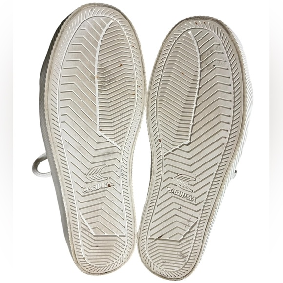 Cariuma OCA low canvas white lace up sneakers - Picture 8 of 11